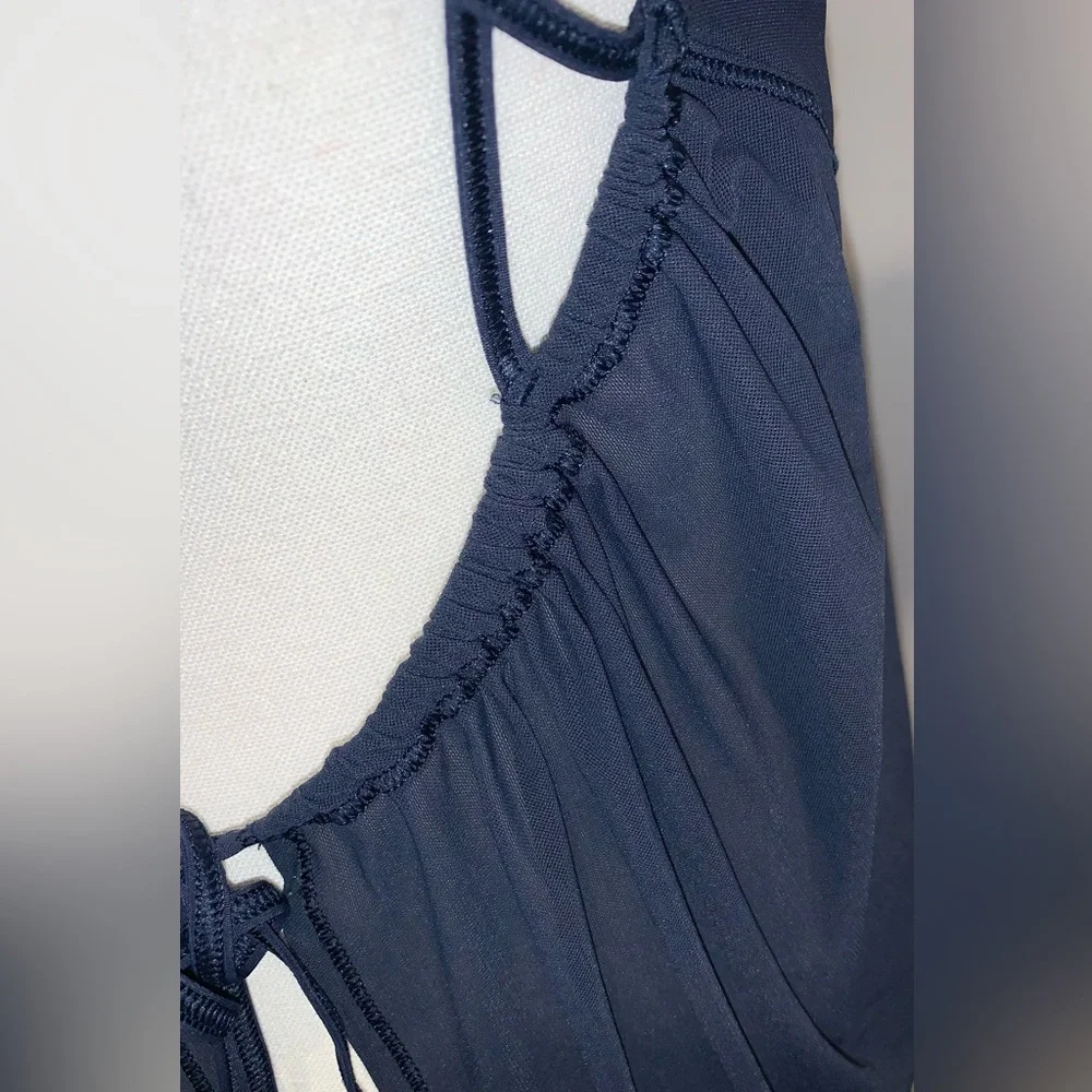LULULEMON Athletica women’s criss cross navy top size large 10 12 - Picture 4 of 9